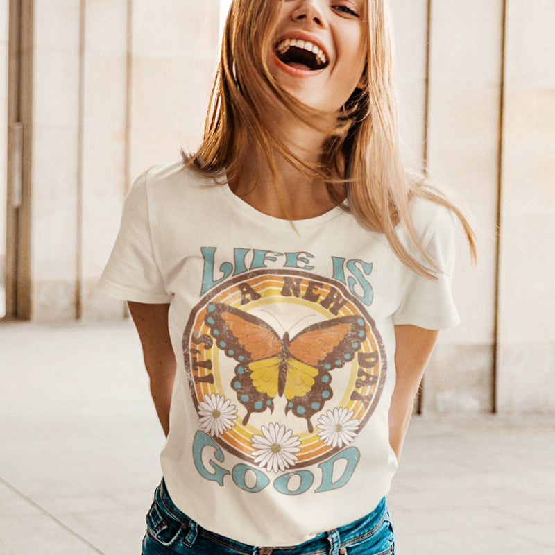 Women's Retro Mama Vibes T-Shirt - Best Printed Design Tshirt Tees for Ladies Girls Friends & Family