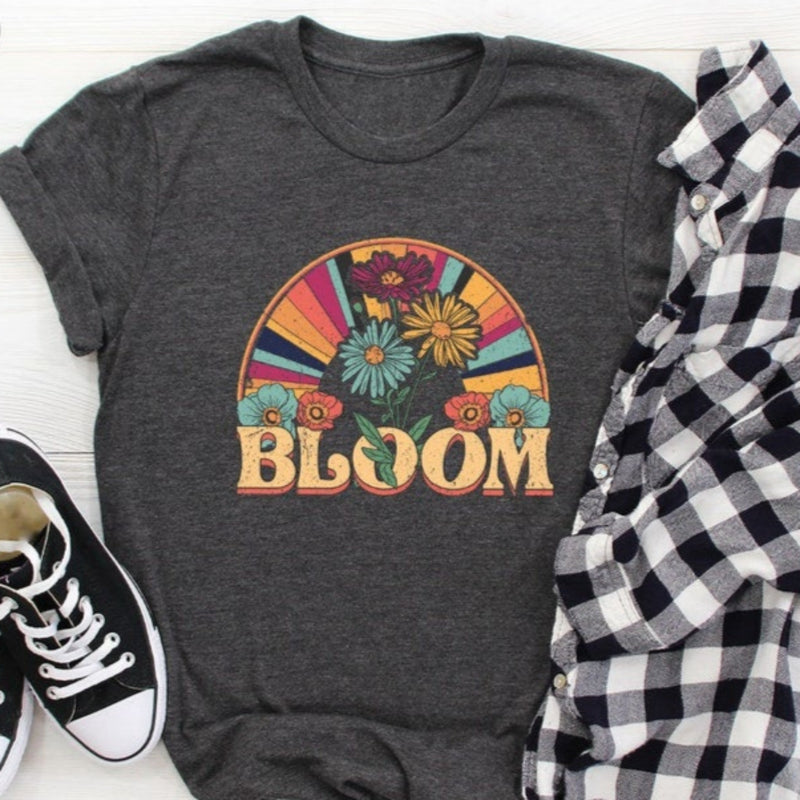 Women's Retro Bloom T-Shirt - Girls Printed Design Tshirt - Best Ideal Gift Tees for Your Friends & Family