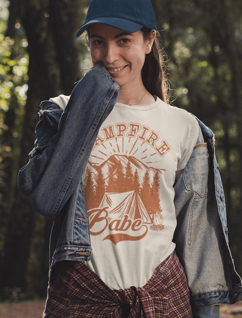 Women's Campfire Babe T-Shirt - Girls Printed Design Tshirt - Best Ideal Gift Tees for Your Friends & Family